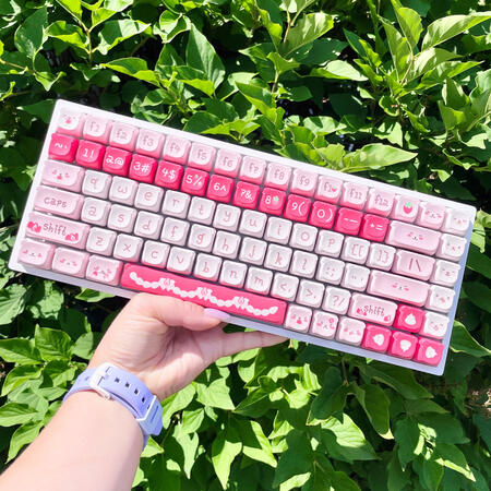 Strawbearies &amp; Cream Keycap Set